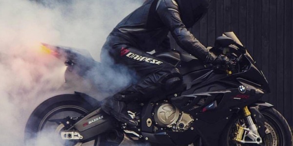 W jaki sposób dbać o skórzaną odzież motocyklową? 